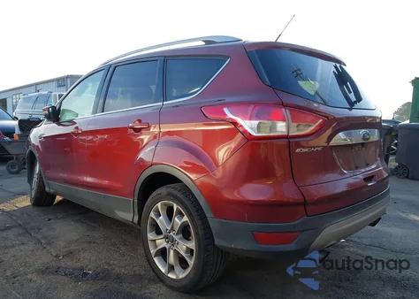 2015 Ford Escape Titanium z USA, uszkodzony, nr VIN 1FMCU0J90FUA69024